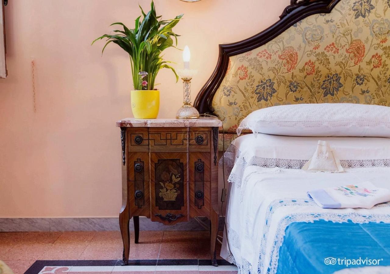 ナポリ B ＆ B アトモスフイア デル チェントロ ストリコ Bed & Breakfast エクステリア 写真