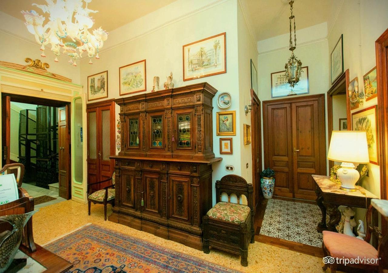 ナポリ B ＆ B アトモスフイア デル チェントロ ストリコ Bed & Breakfast エクステリア 写真