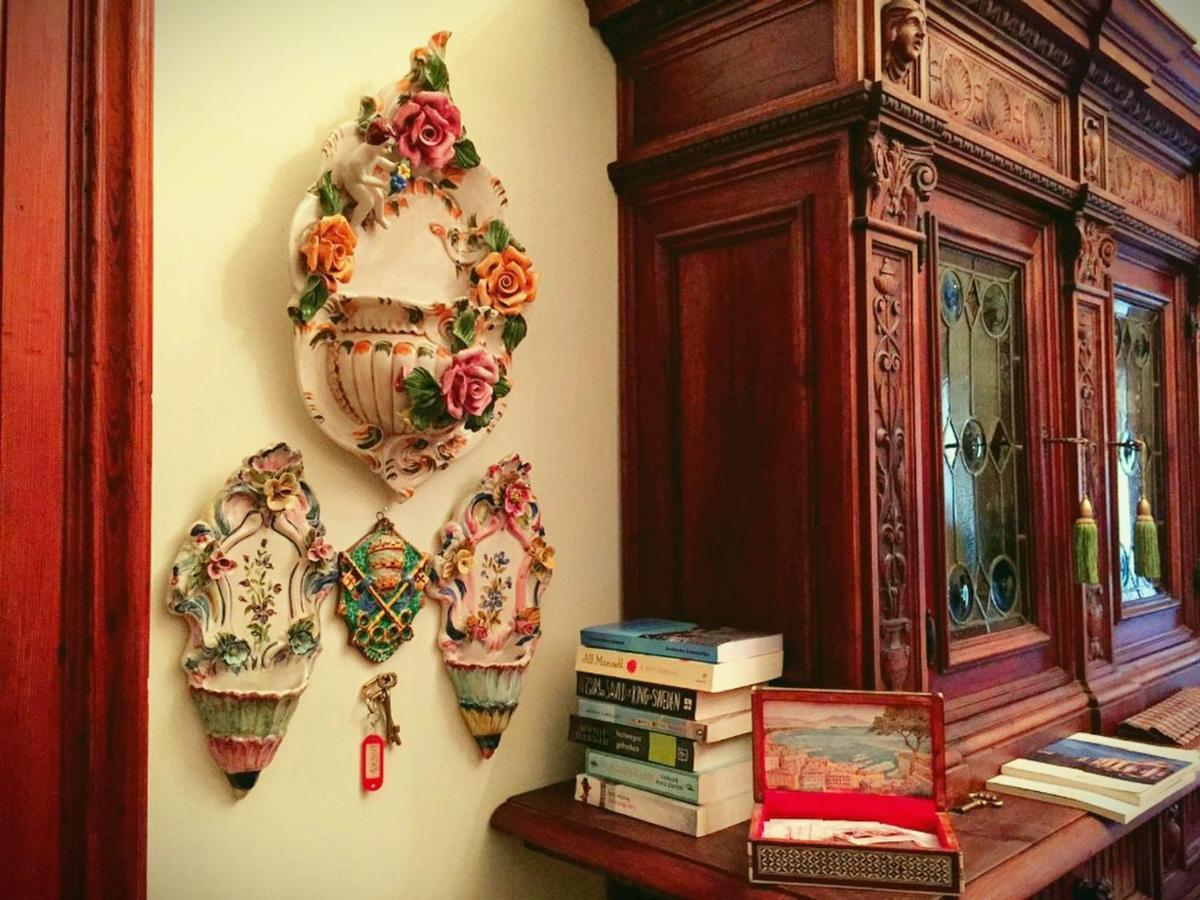 ナポリ B ＆ B アトモスフイア デル チェントロ ストリコ Bed & Breakfast エクステリア 写真
