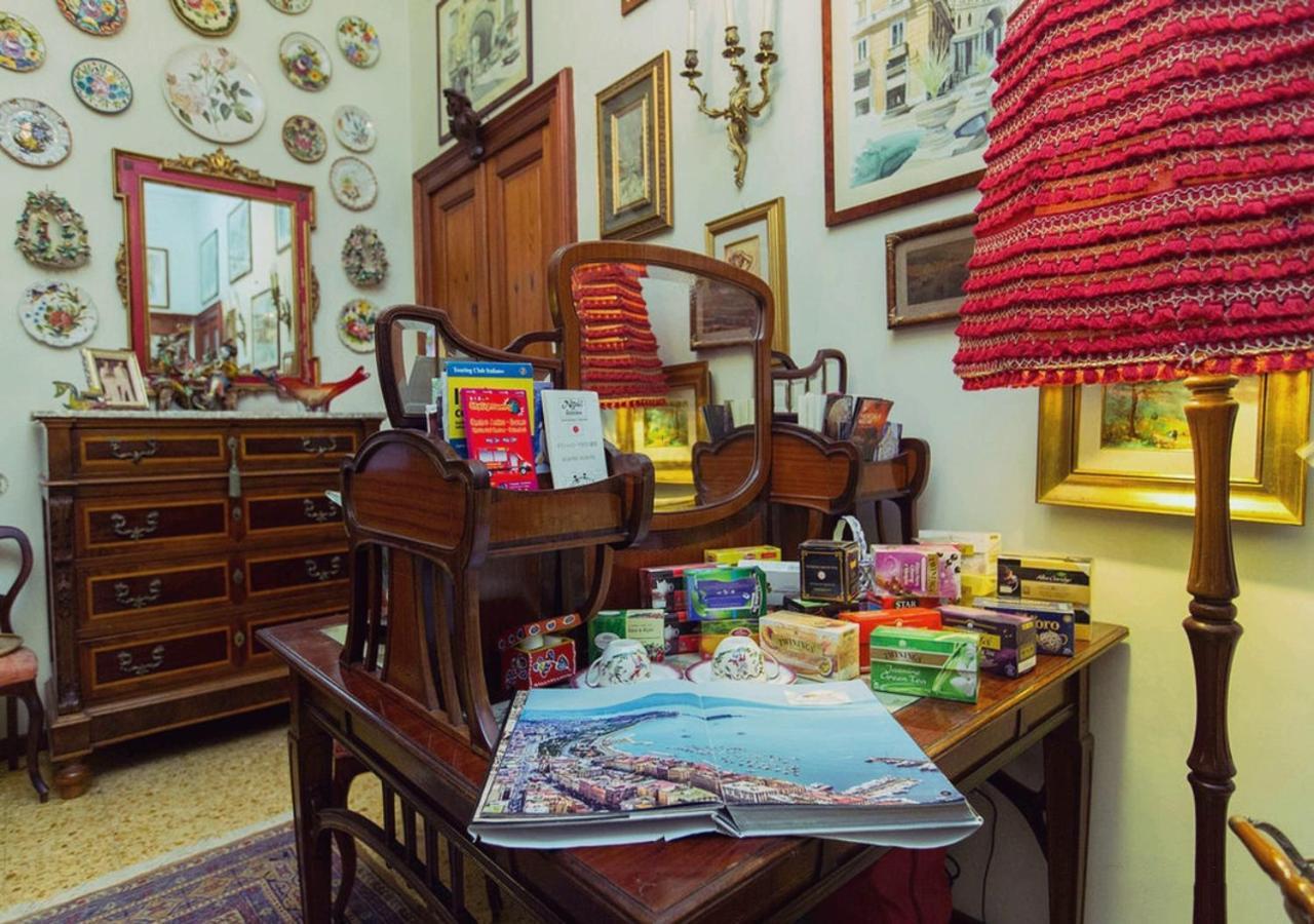 ナポリ B ＆ B アトモスフイア デル チェントロ ストリコ Bed & Breakfast エクステリア 写真