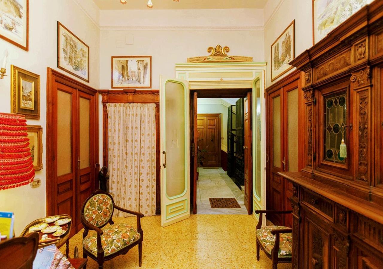 ナポリ B ＆ B アトモスフイア デル チェントロ ストリコ Bed & Breakfast エクステリア 写真