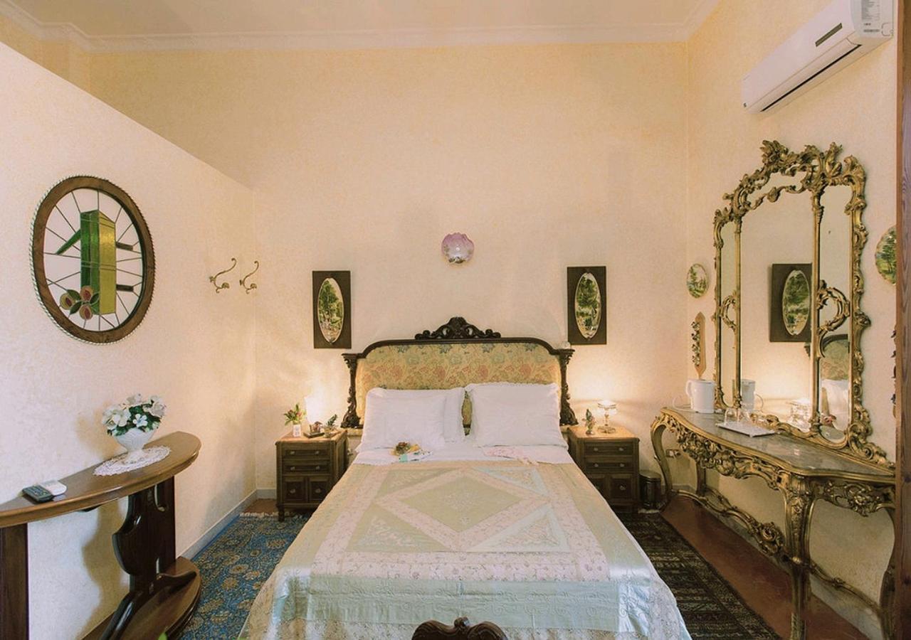 ナポリ B ＆ B アトモスフイア デル チェントロ ストリコ Bed & Breakfast エクステリア 写真