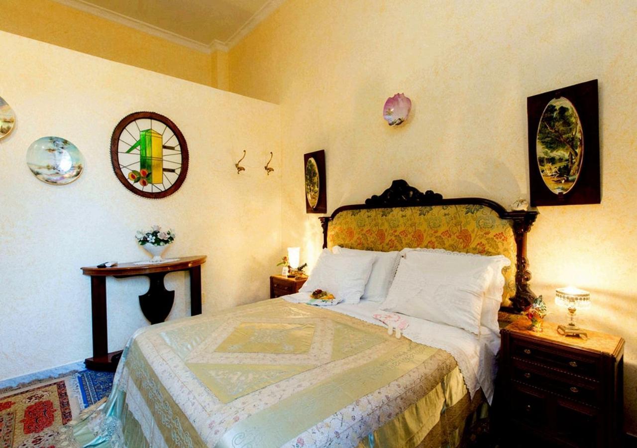 ナポリ B ＆ B アトモスフイア デル チェントロ ストリコ Bed & Breakfast エクステリア 写真