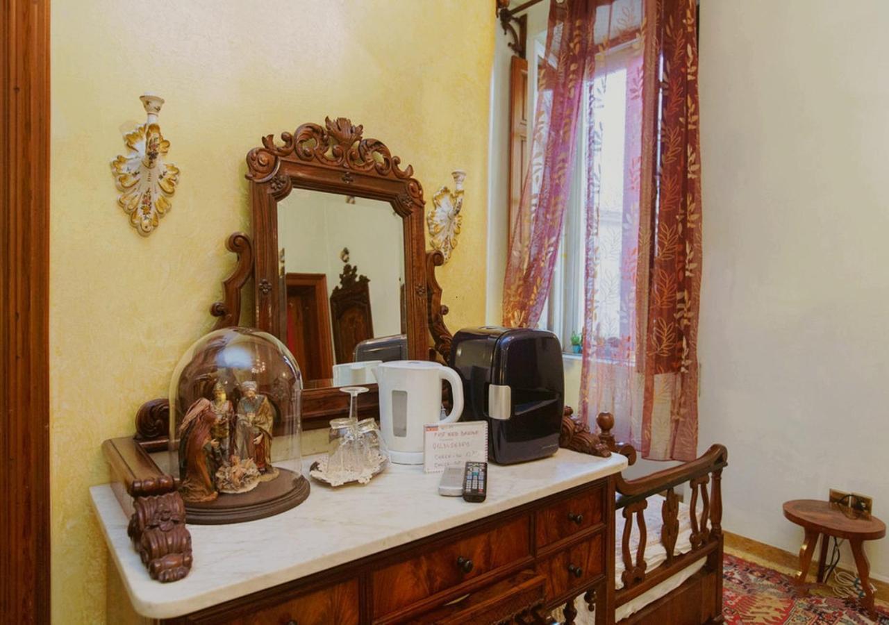 ナポリ B ＆ B アトモスフイア デル チェントロ ストリコ Bed & Breakfast エクステリア 写真