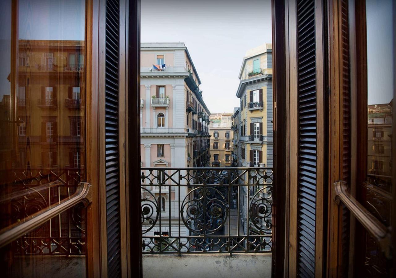 ナポリ B ＆ B アトモスフイア デル チェントロ ストリコ Bed & Breakfast エクステリア 写真