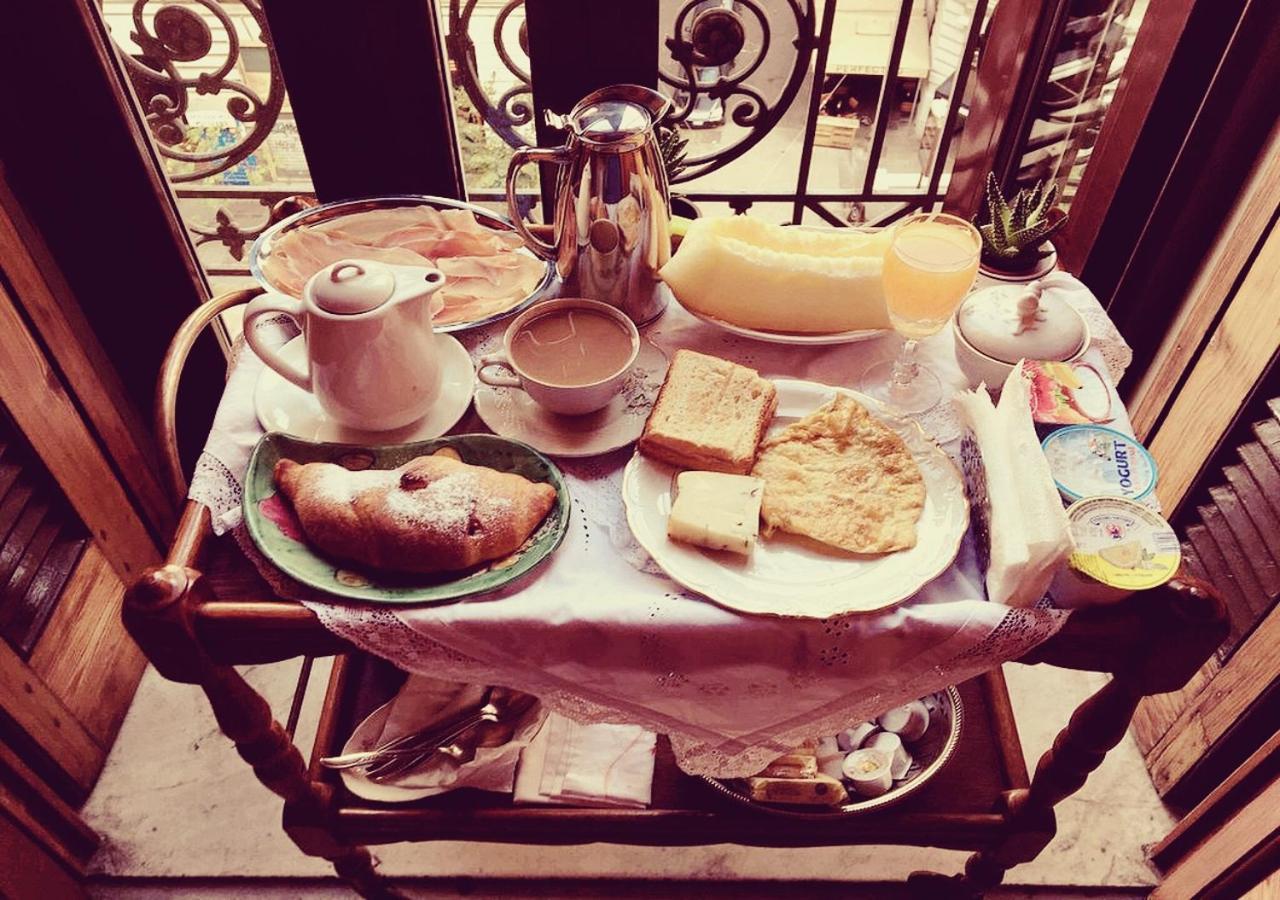 ナポリ B ＆ B アトモスフイア デル チェントロ ストリコ Bed & Breakfast エクステリア 写真