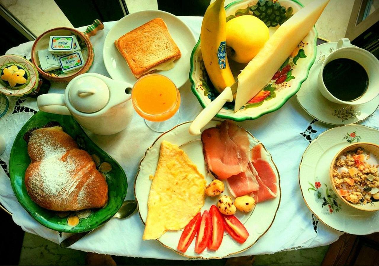ナポリ B ＆ B アトモスフイア デル チェントロ ストリコ Bed & Breakfast エクステリア 写真