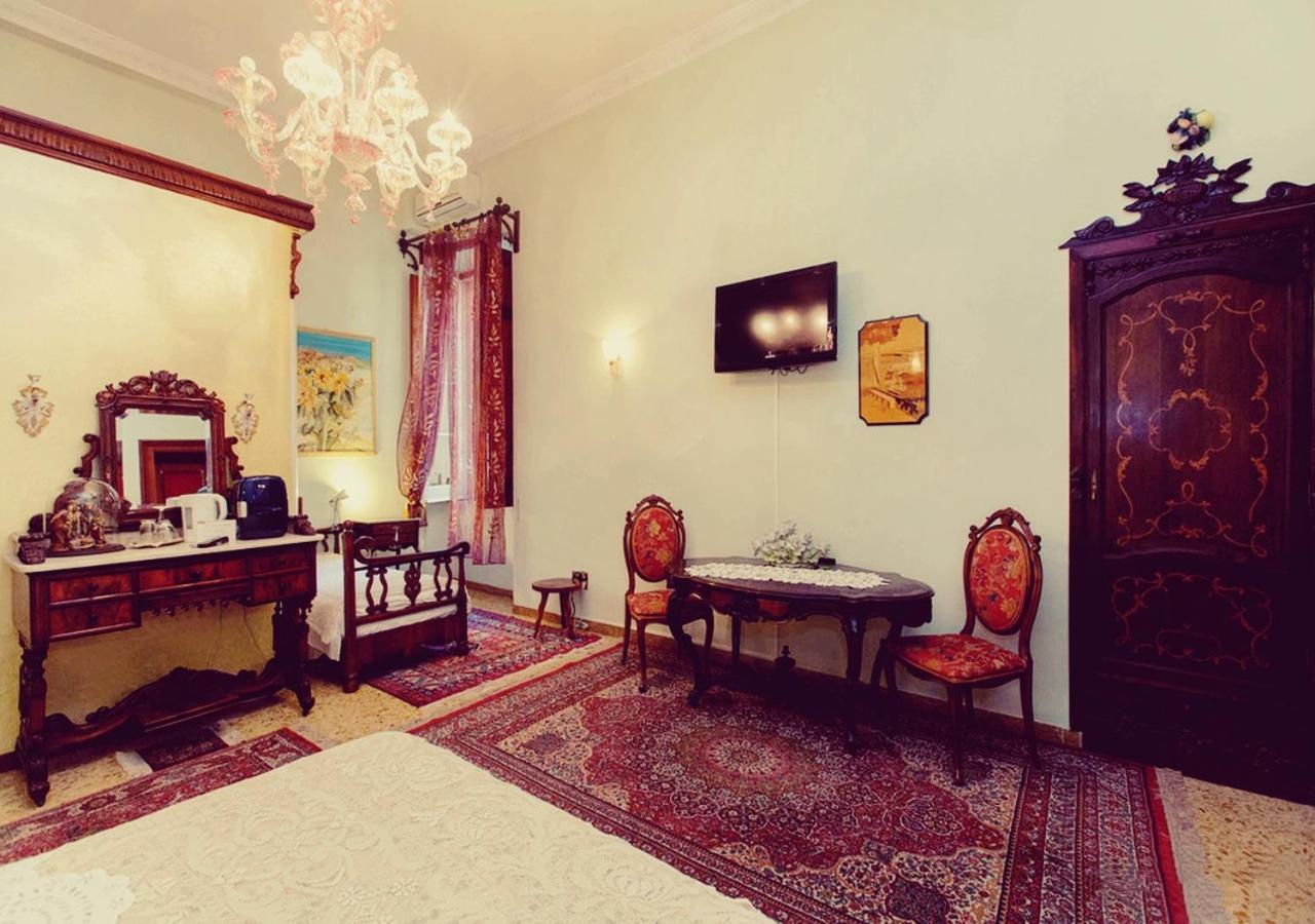 ナポリ B ＆ B アトモスフイア デル チェントロ ストリコ Bed & Breakfast エクステリア 写真