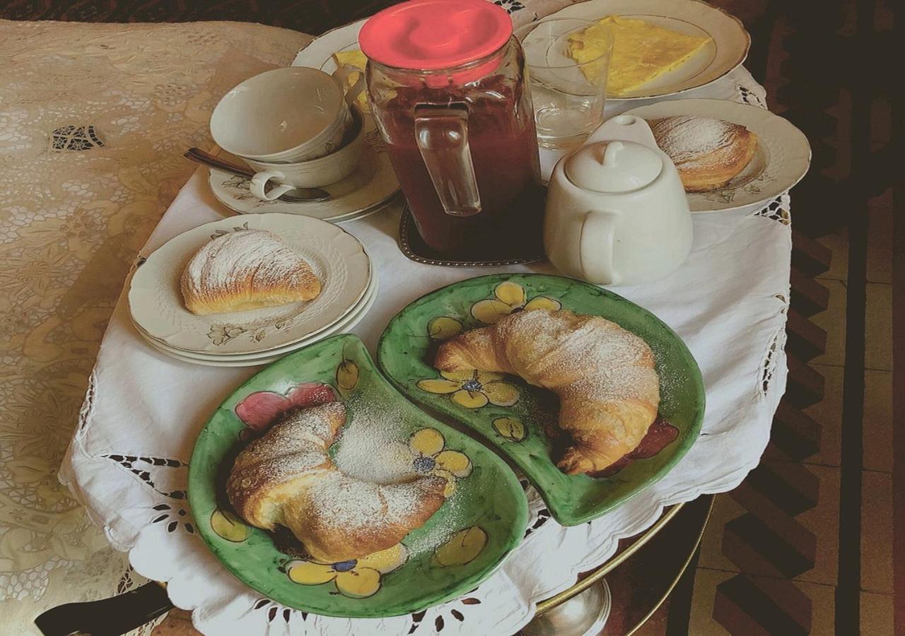 ナポリ B ＆ B アトモスフイア デル チェントロ ストリコ Bed & Breakfast エクステリア 写真