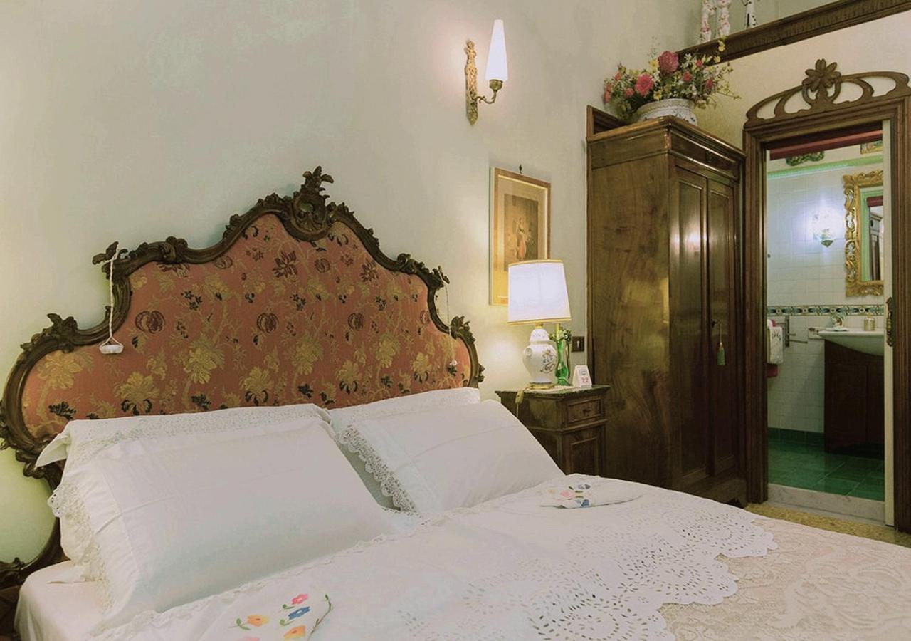 ナポリ B ＆ B アトモスフイア デル チェントロ ストリコ Bed & Breakfast 部屋 写真